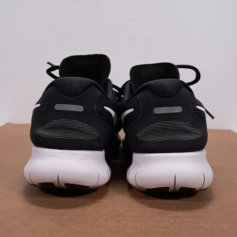 Nike Athletic Shoes Women 10 Free Rn Black White Running Sneakers 880840-001